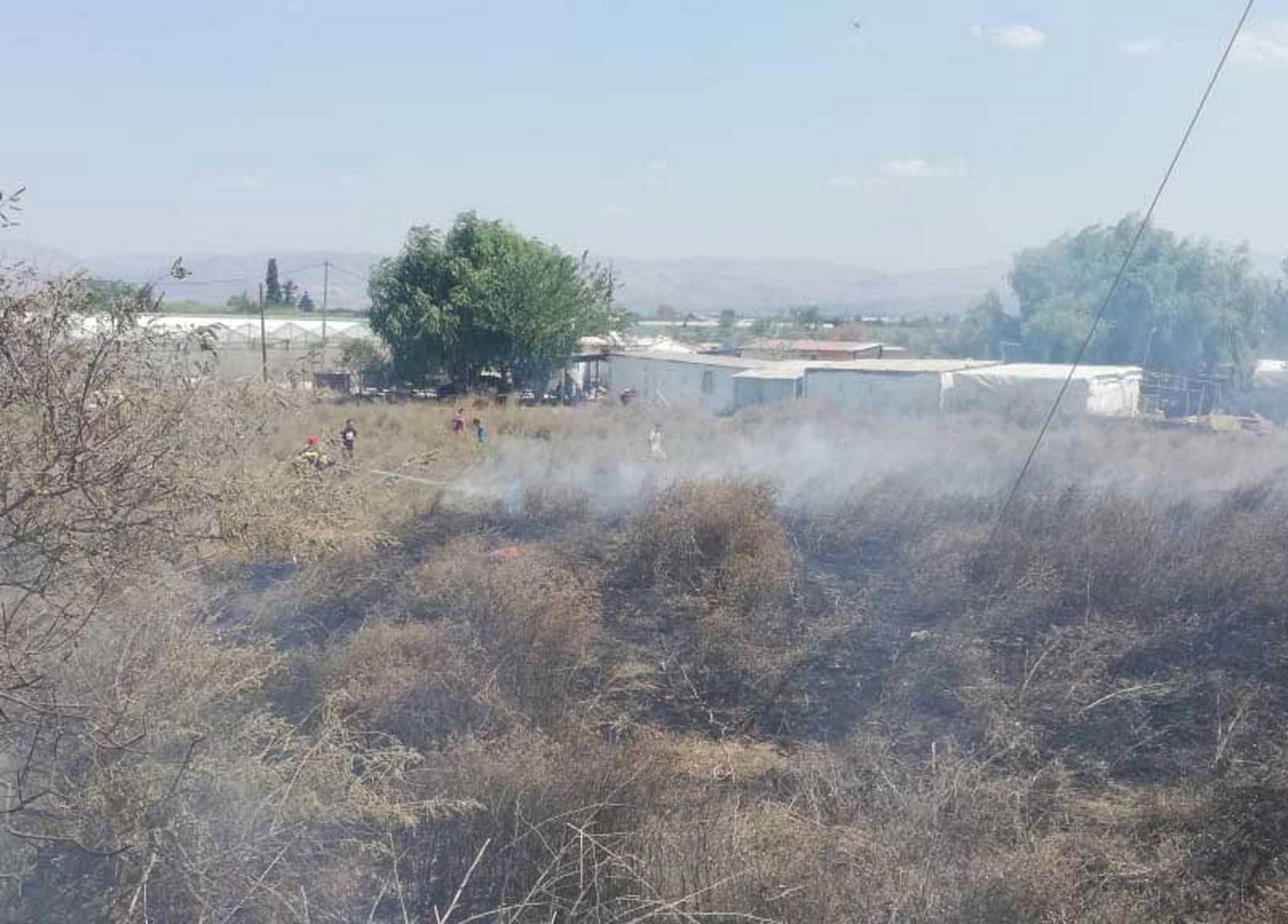 Φωτιά στη Νέα Κίο – Πλησιάζει τις παράγκες Ρομά [pics]