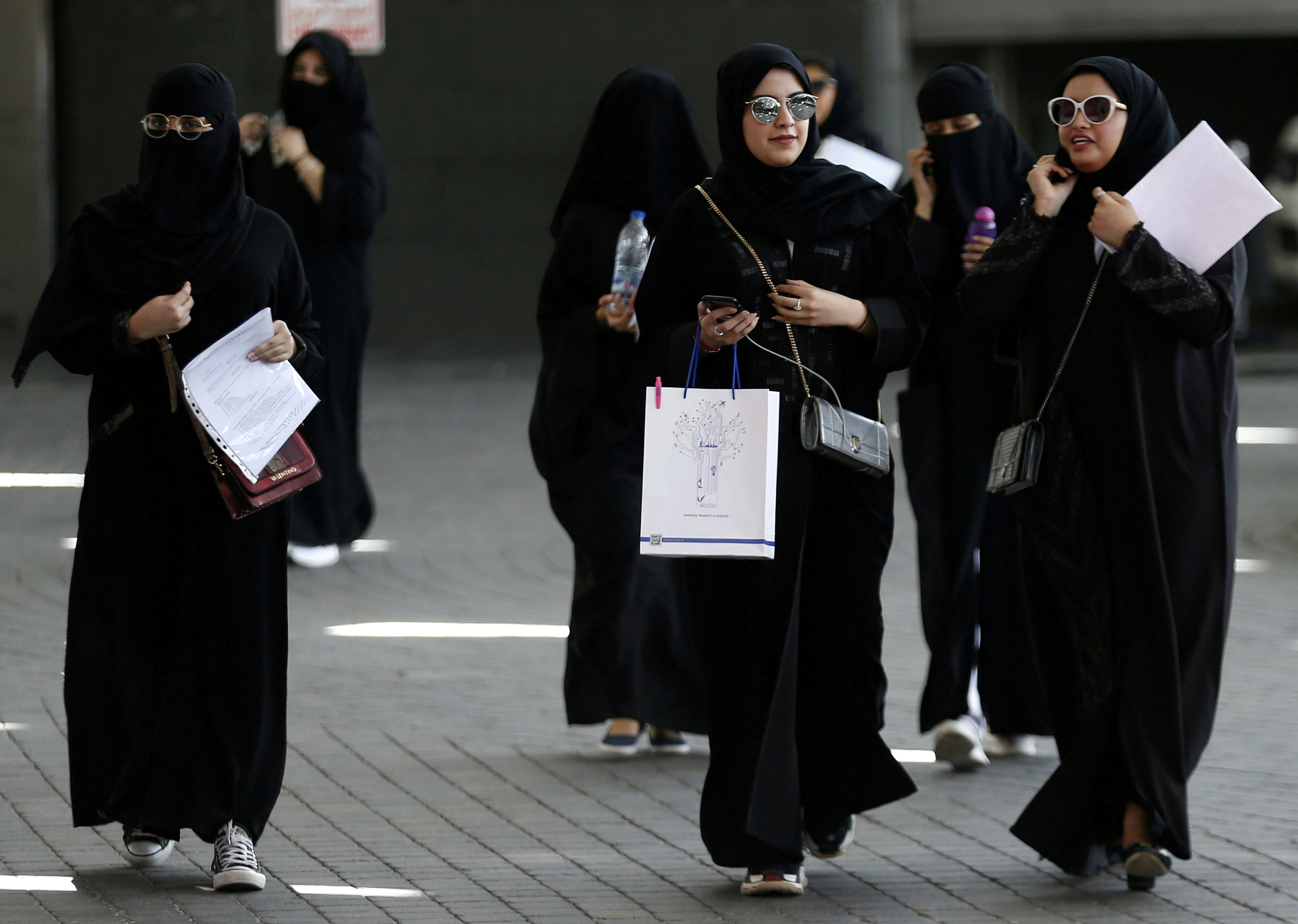 Σαουδική Αραβία: Οι γυναίκες ελεύθερες να ταξιδεύουν μόνες, χωρίς άδεια από άντρα