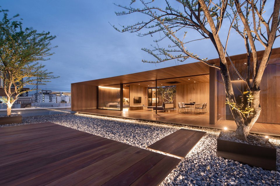 Μια απίστευτη ξύλινη κατοικία πάνω στην ταράτσα μιας πολυκατοικίας!