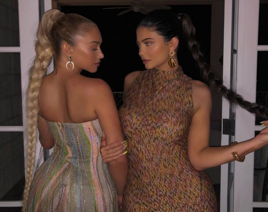 Η Ελληνίδα κολλητή της Κάιλι Τζένερ ήρθε στην Μύκονο και αναστατώνει το Instagram με τις χυμώδεις καμπύλες της