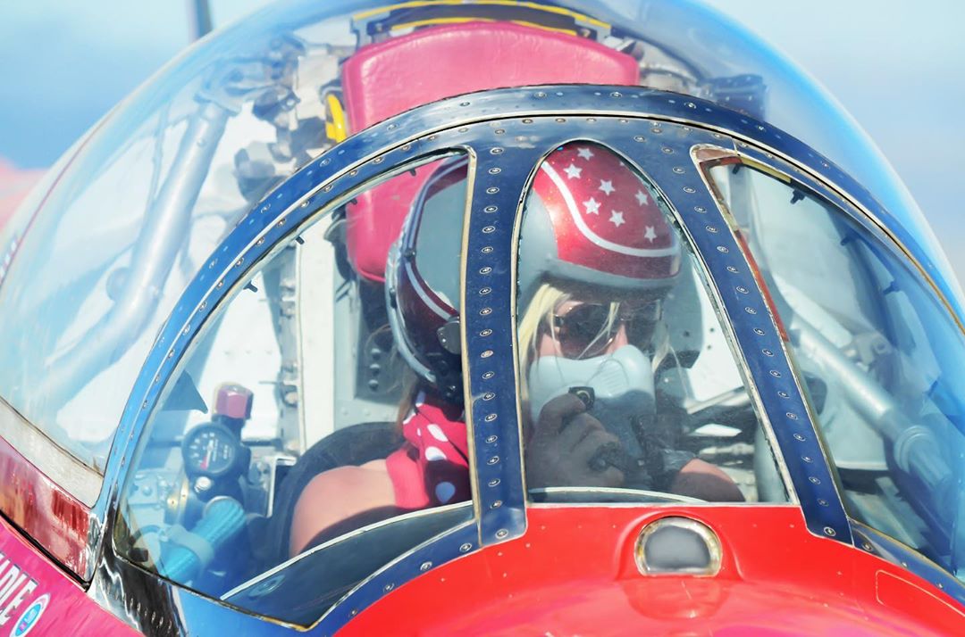 Σκοτώθηκε στα 39 της γνωστή παρουσιάστρια και οδηγός αγώνων! [pics,vid]