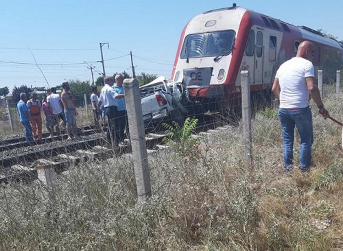 Σύγκρουση αυτοκινήτου με τρένο στη Θεσσαλονίκη! Πληροφορίες για έγκυο που έχει τραυματιστεί!