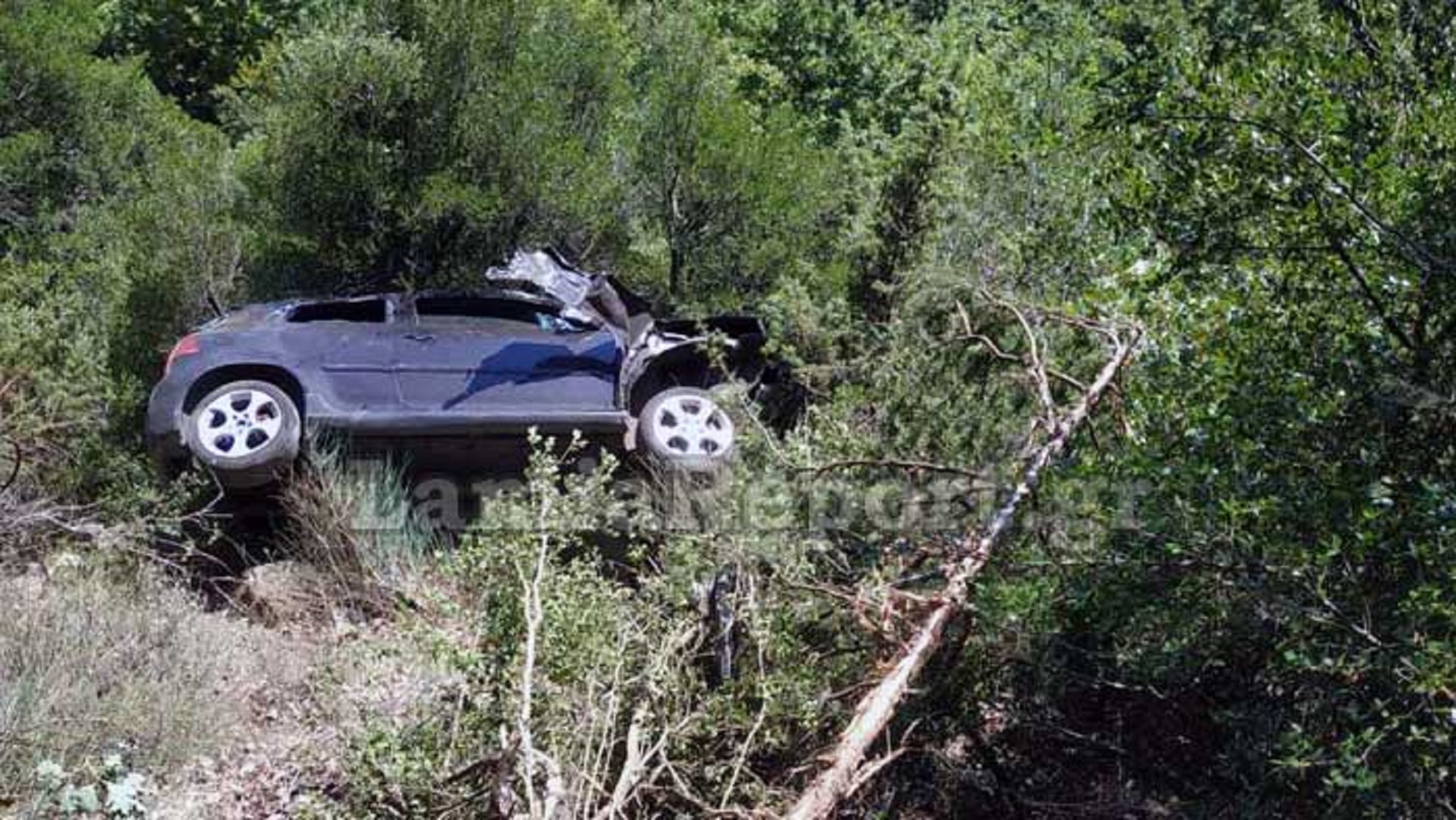 “Άγιο είχε” ο 90χρονος που έριξε το αμάξι στο γκρεμό! Δείτε τις απίστευτες φωτογραφίες