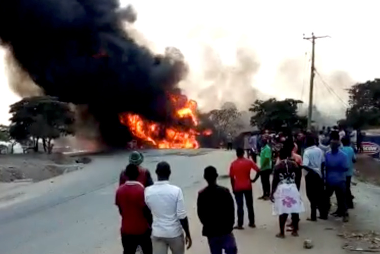Τραγωδία στην Ουγκάντα! 19 νεκροί από έκρηξη σε φορτηγό με βενζίνη