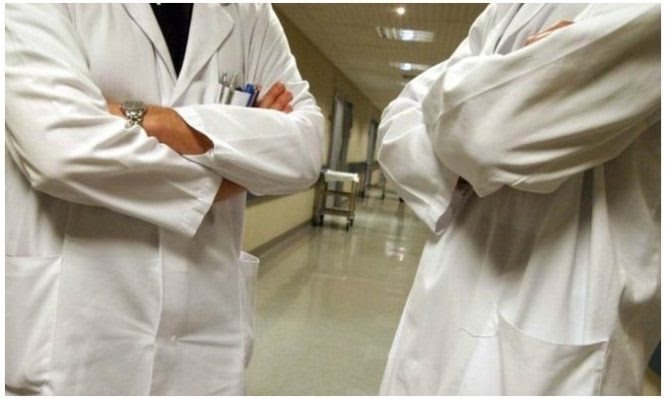 Νοσοκομειακοί γιατροί: “Η αστυνομική αυθαιρεσία δεν έχει θέση στα νοσοκομεία”