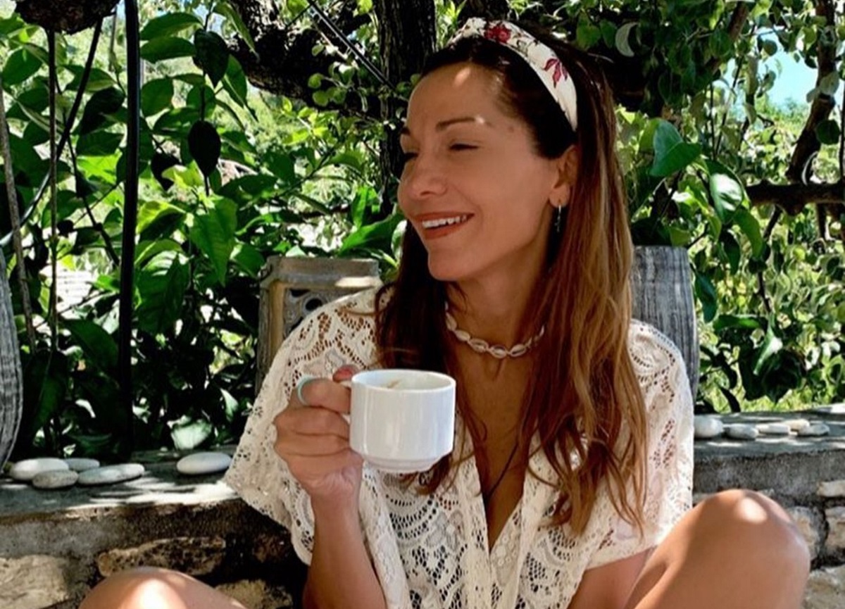 Δέσποινα Βανδή: Κάνει βαρκάδα με άλλους καλλιτέχνες και όλοι μαζί αναπολούν τη παιδική ηλικία τους [video]