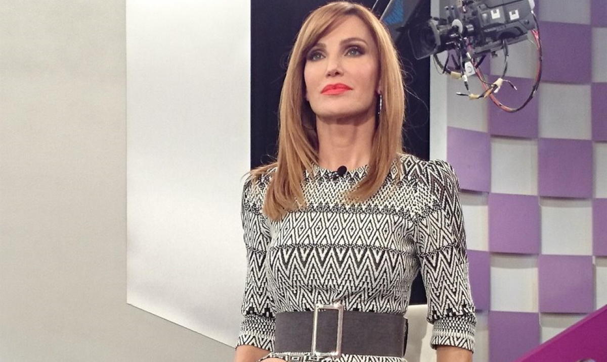 Η Βίκυ Χατζηβασιλείου προβληματίζει…