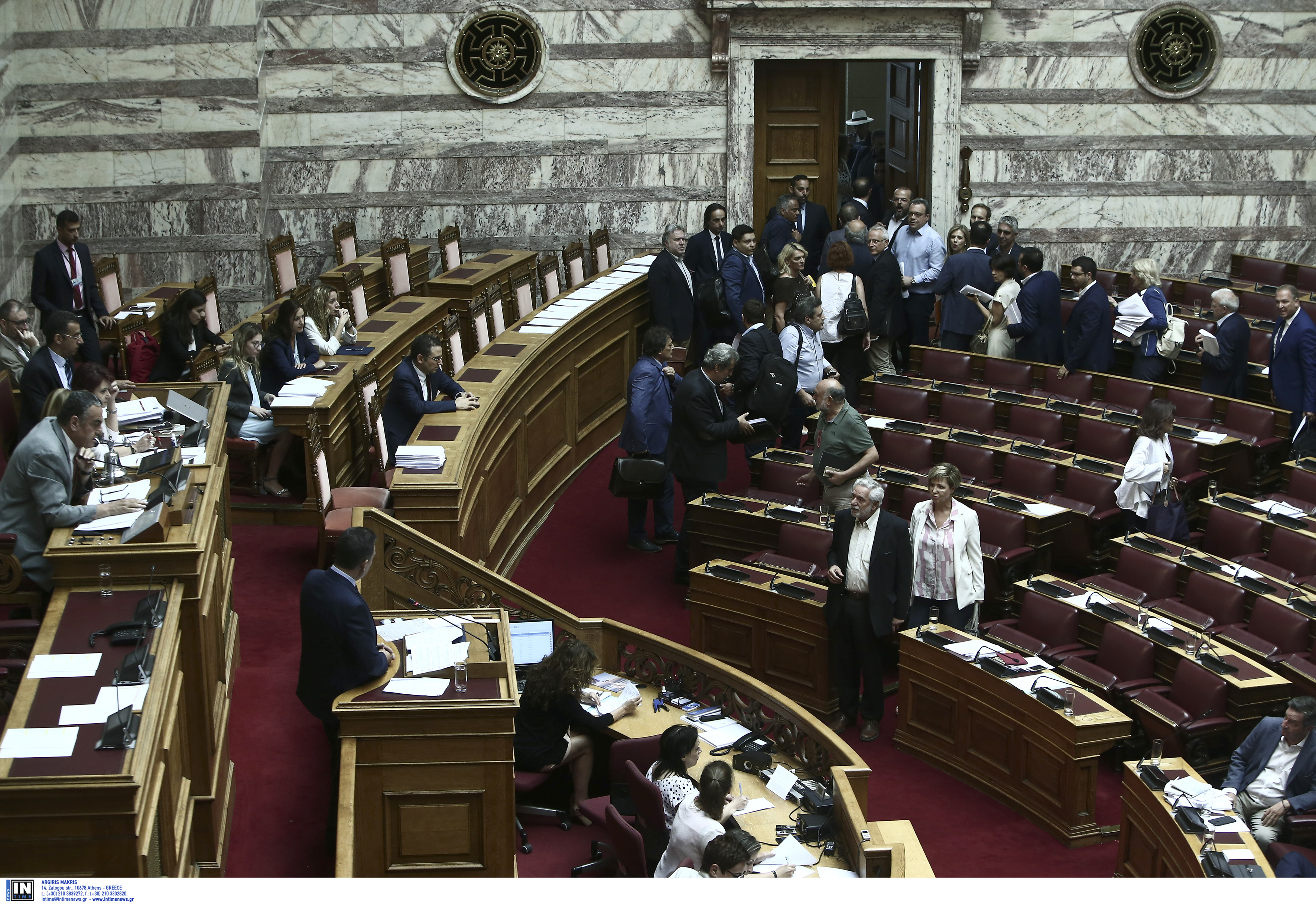 Θύελλα στη Βουλή – Αποχώρησαν ΣΥΡΙΖΑ, ΚΚΕ, ΜέΡΑ25, ΚΙΝΑΛ και Ελληνική Λύση