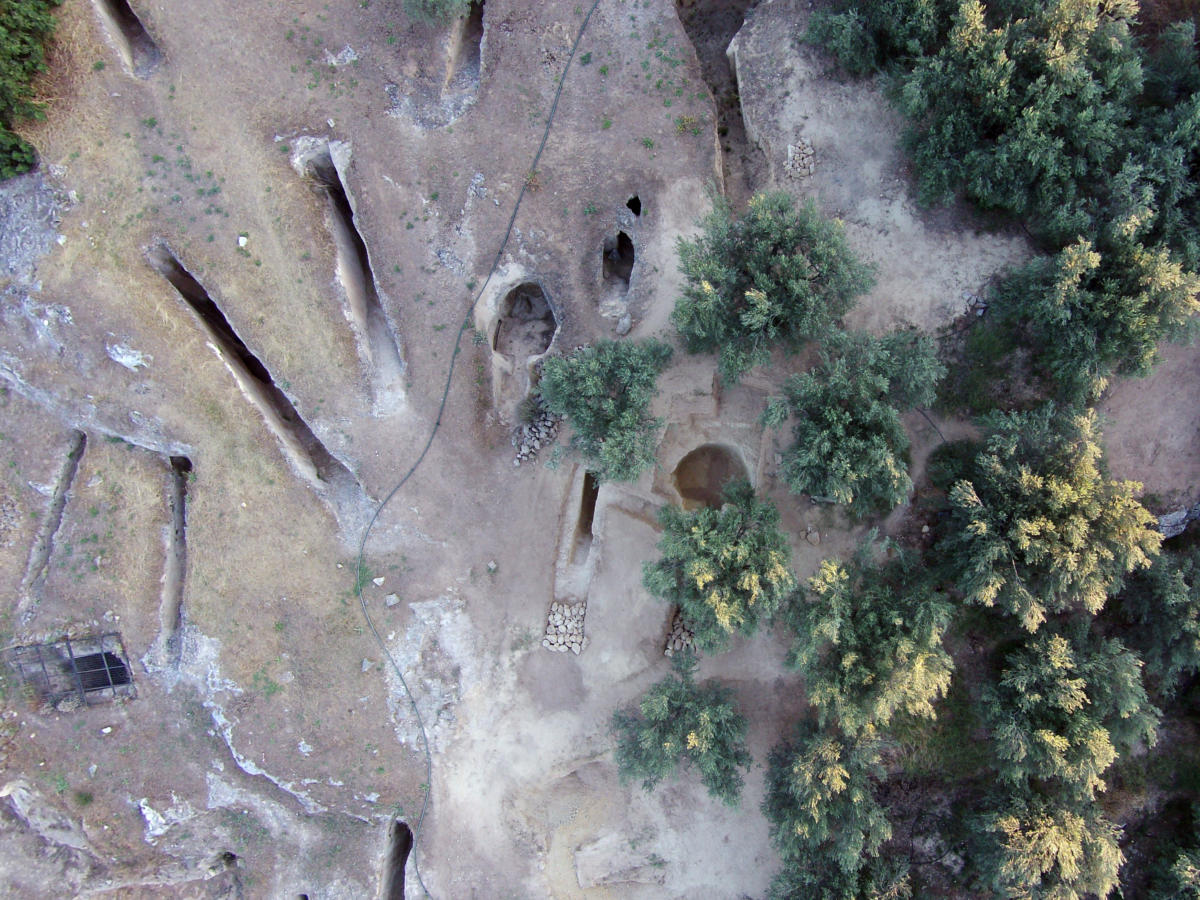 Σπουδαία αρχαιολογική ανακάλυψη στη Νεμέα: Βρέθηκαν ασύλητοι τάφοι στο μυκηναϊκό νεκροταφείο [pics]