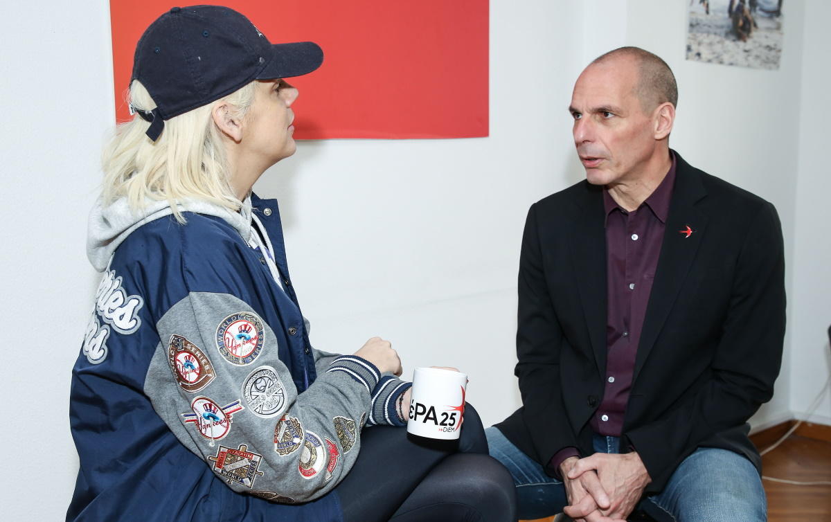 Γιάνης Βαρουφάκης: “Η στιγμή που καταλαβαίνεις ότι χάνεις τα μαλλιά σου…”