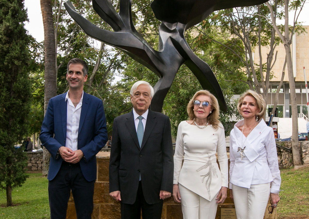 Η «Ελπίδα» προσέφερε στην πόλη των Αθηνών το «Δέντρο της Ειρήνης» – Πλούσιο φωτογραφικό υλικό