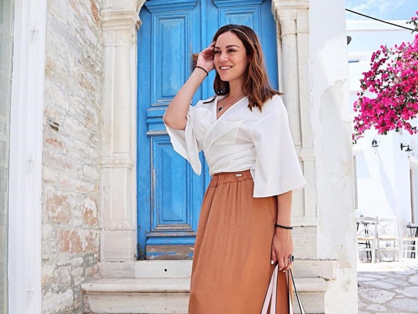 Ο σύντροφός της Μπάγιας Αντωνοπούλου την φωτογραφίζει topless!