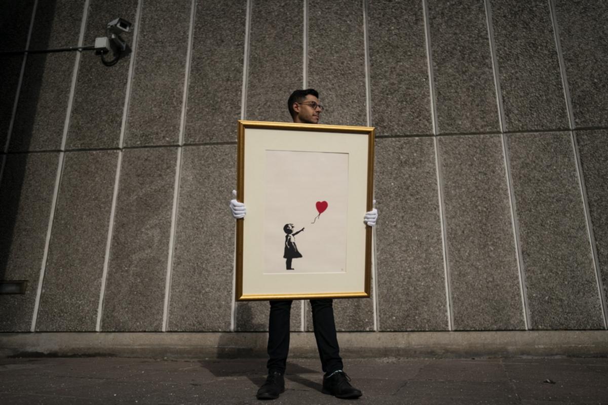 Παρίσι: “Φτερά” έκανε έργο του διάσημου καλλιτέχνη του δρόμου, Banksy