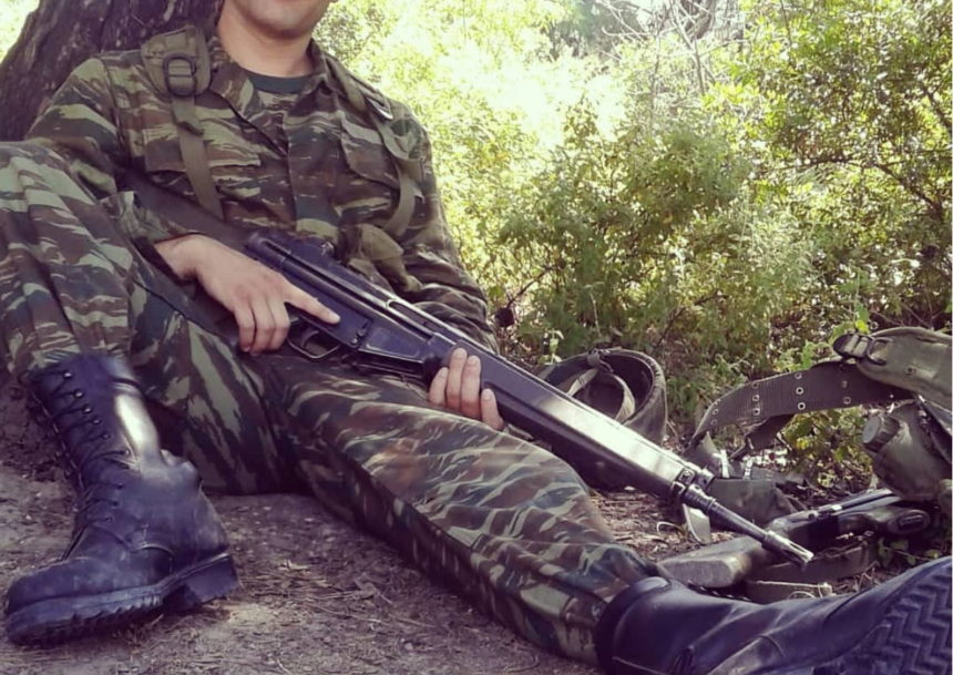 Φαντάρος στη Ρόδο ο hot Έλληνας ηθοποιός – Αγνώριστος μέσα στο στρατόπεδο