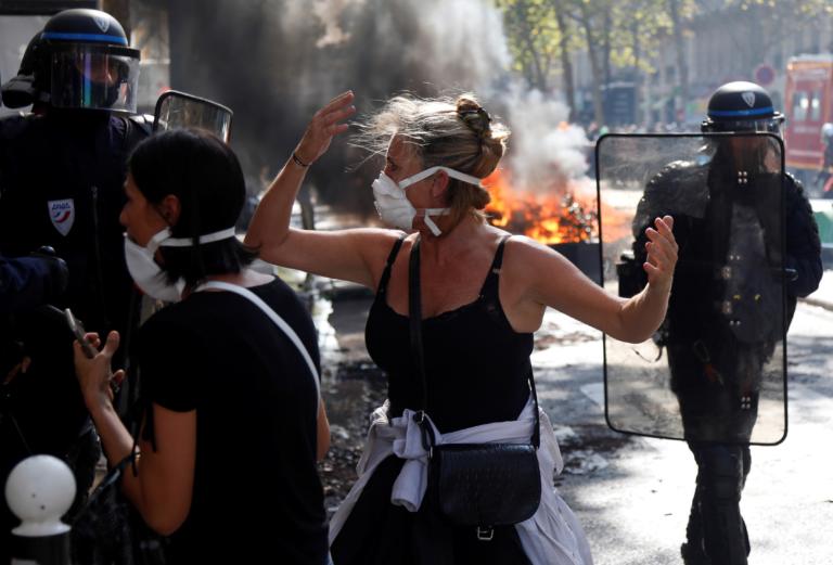 Παρίσι: Πάνω από 100 συλλήψεις διαδηλωτών των “κίτρινων γιλέκων”