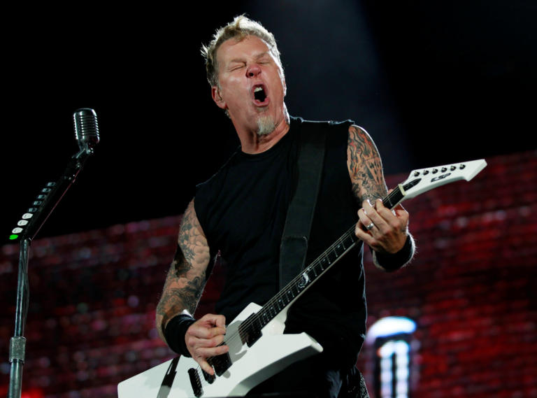 Metallica: Ο Τζέιμς Χέτφιλντ μεταμφιέστηκε σε Έντι Μάνσον από το «Stranger Things»