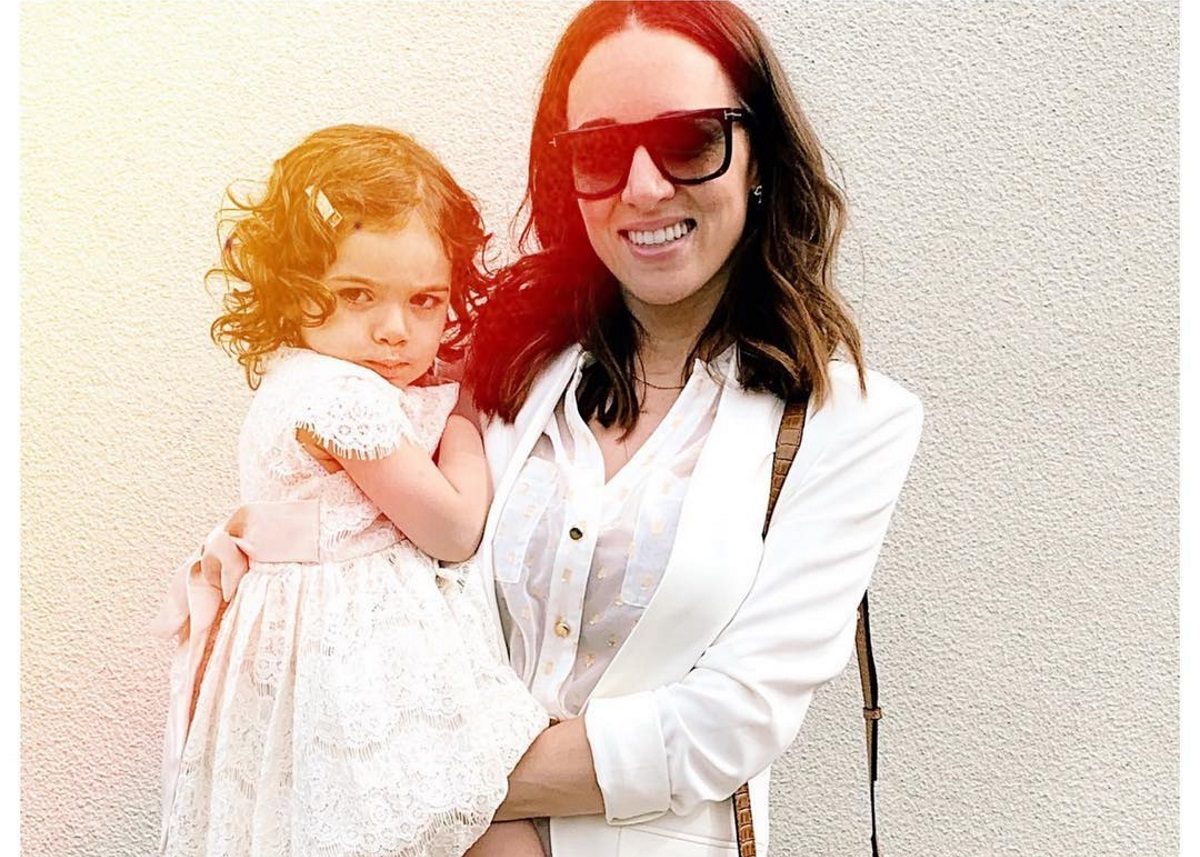 Καλομοίρα: Καμαρώνει την κόρη της να μαθαίνει να κολυμπά! Βίντεο