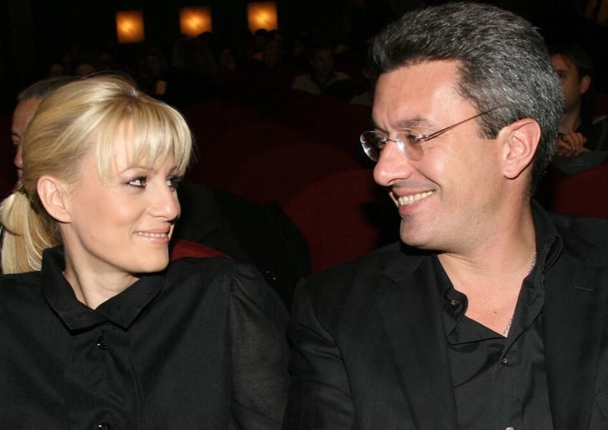 Ο Νίκος Χατζηνικολάου φωτογραφίζει την κόρη και την σύζυγό του με τον Στέφανο Τσιτσιπά!