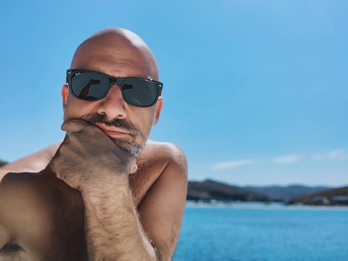 Νίκος Μουτσινάς: Το απίστευτο ομοφοβικό σχόλιο που δέχτηκε από follower και η αντίδρασή του