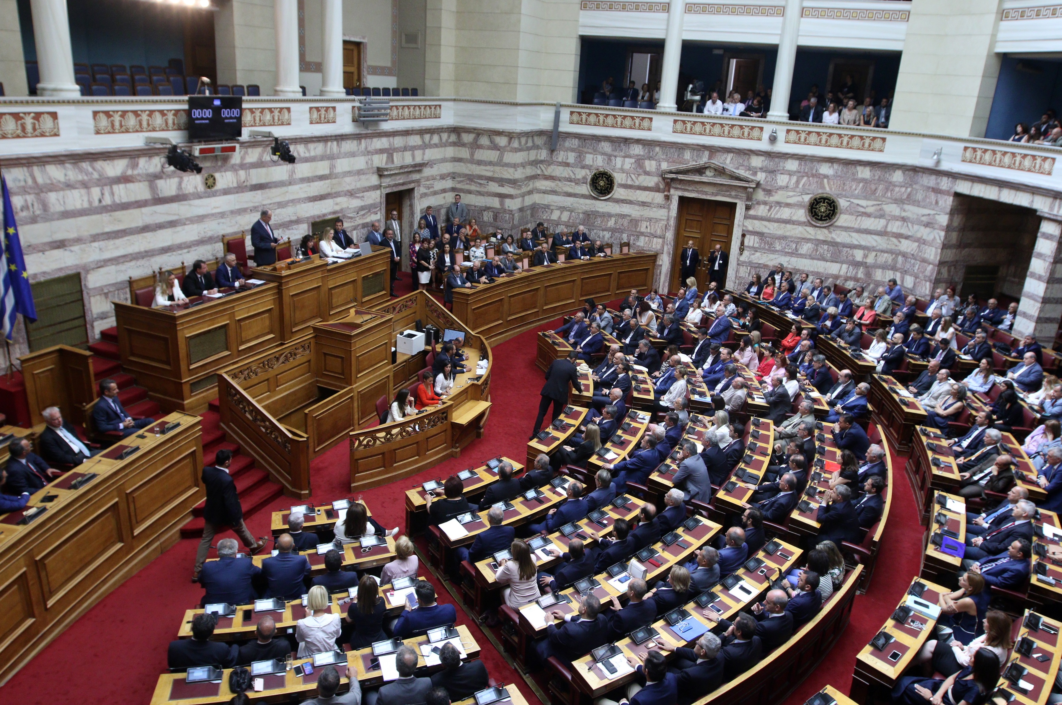 Βουλή: Εισήχθη στην αρμόδια Επιτροπή το «αντικαπνιστικό νομοσχέδιο»