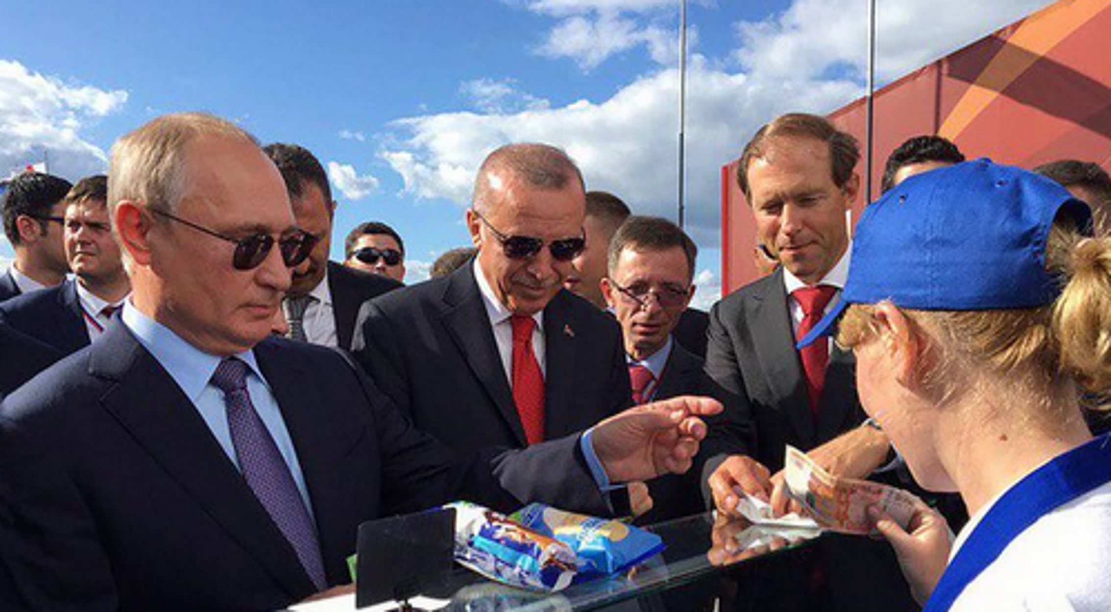 Πούτιν: Ρωσίδα κατάσκοπος σέρβιρε παγωτό τον Ερντογάν; Αποκαλυπτικά βίντεο!