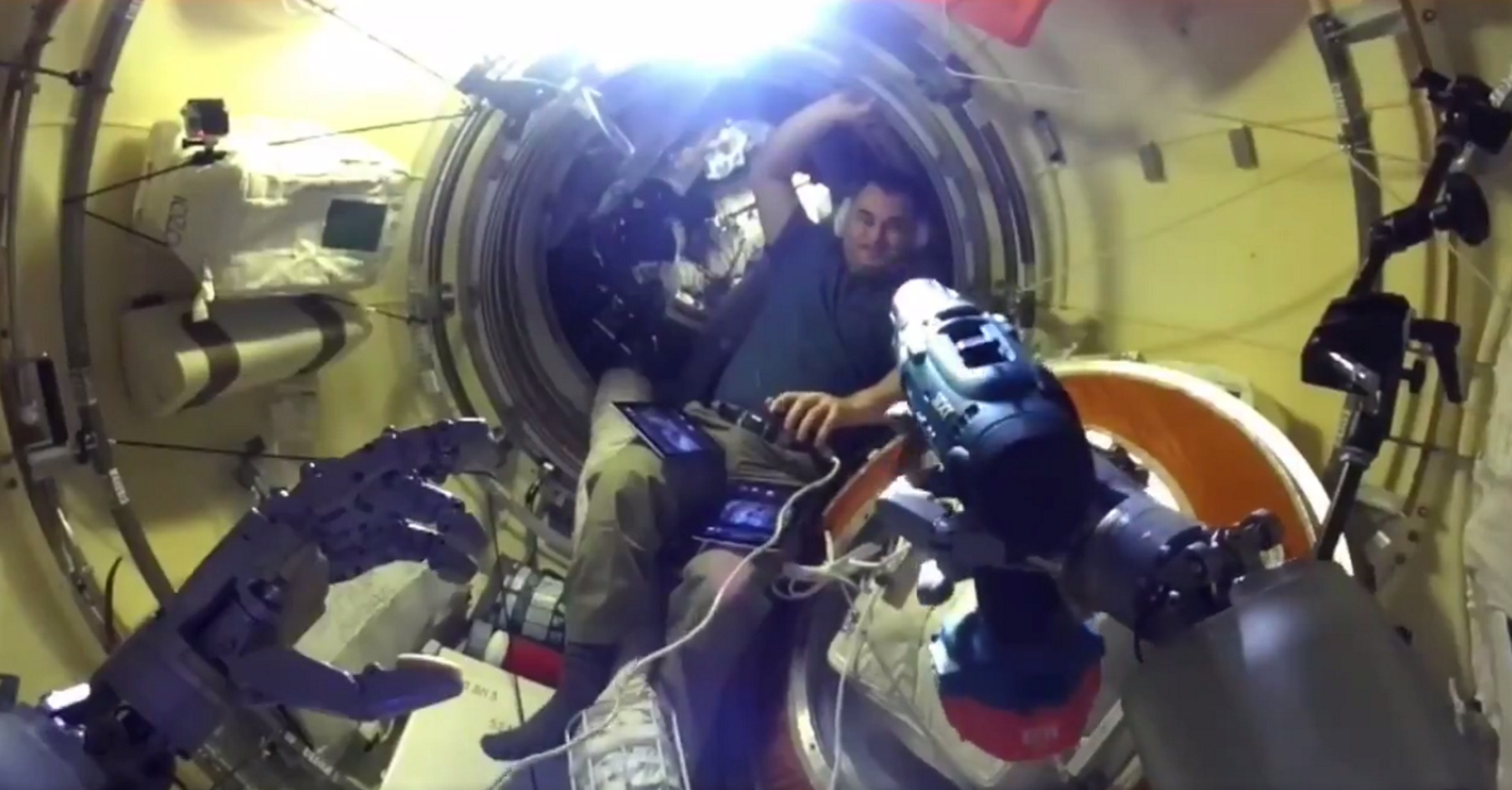 Ανθρωποειδές ρομπότ στον Διεθνή Διαστημικό Σταθμό – Πώς αντέδρασαν οι κοσμοναύτες – video