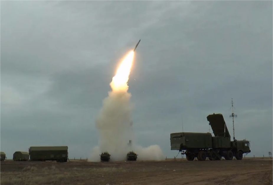 S-400 και S-300 «θερίζουν» εχθρικούς στόχους στον αέρα – Δείτε τα εντυπωσιακά πλάνα! [vid]