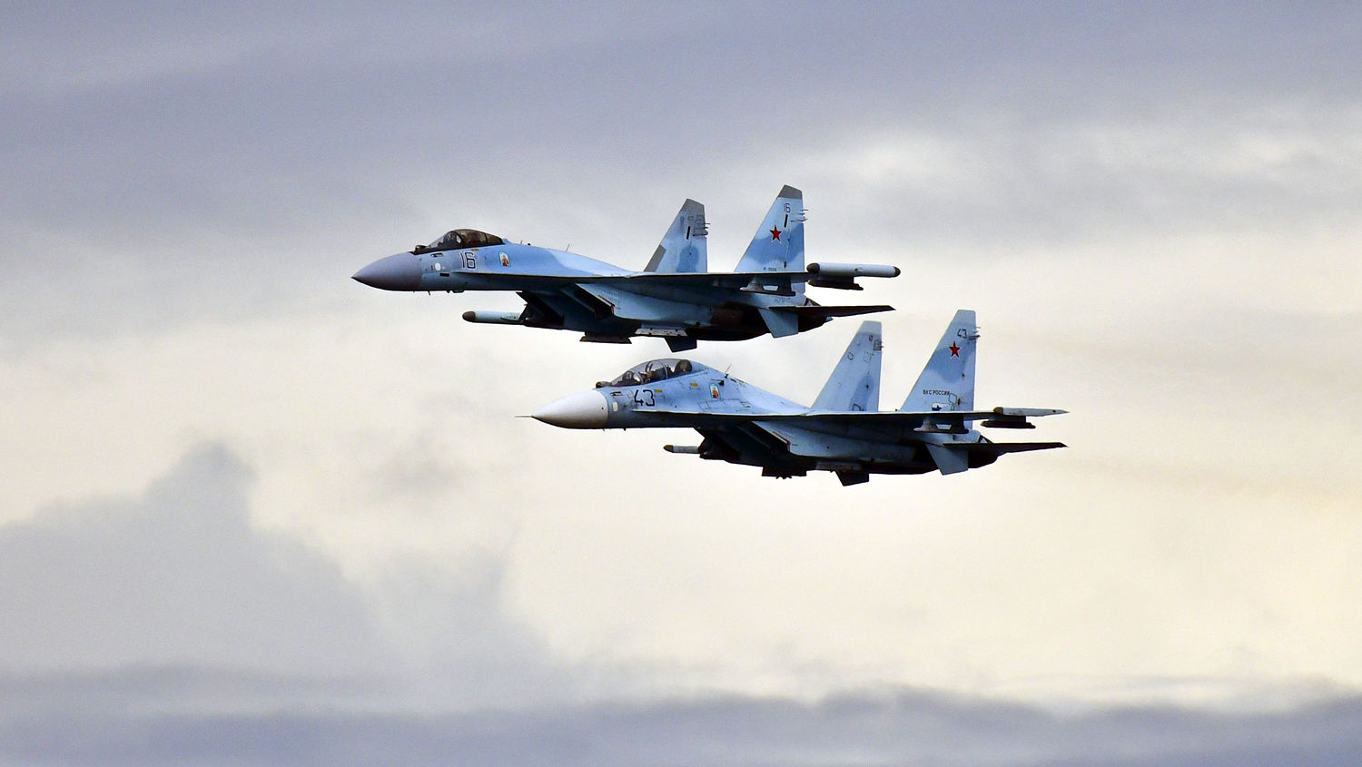 Ρωσικό μαχητικό Su-35 εκτελεί αδιανόητους ελιγμούς “κόντρα στην βαρύτητα” – Τρομερά πλάνα! [vid]