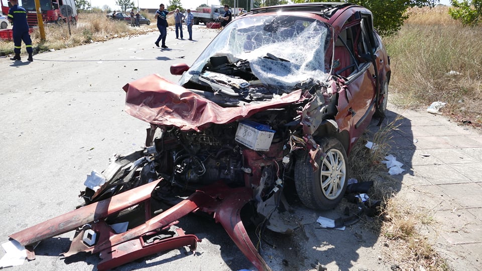 Πολύ σοβαρό τροχαίο στη Λάρισα – Τέσσερις τραυματίες, οι δύο παιδιά [pics]