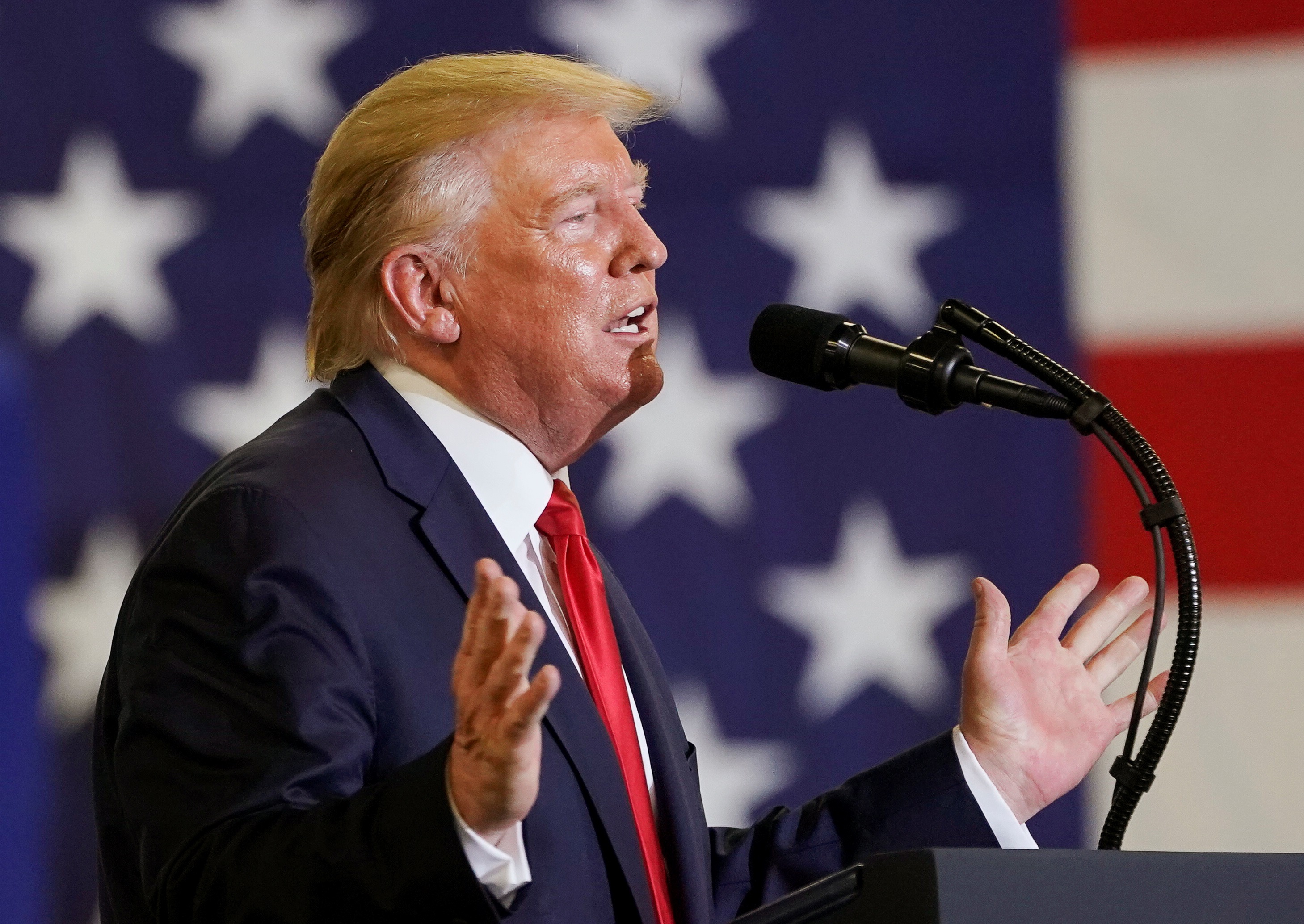 Τραμπ: Κατρακυλά η δημοτικότητά του – Ανησυχίες για την οικονομία