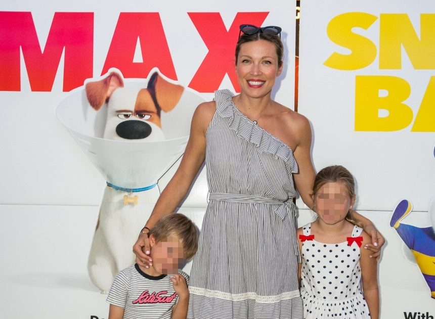 Μαριέττα Χρουσαλά: Σπάνια δημόσια εμφάνιση με τα δύο παιδιά της!