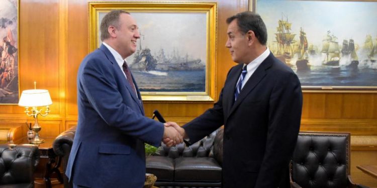 Συνάντηση του ΥΕΘΑ με τον με τον Πρόεδρο και Εκτελεστικό Διευθυντή του JINSA [pic]