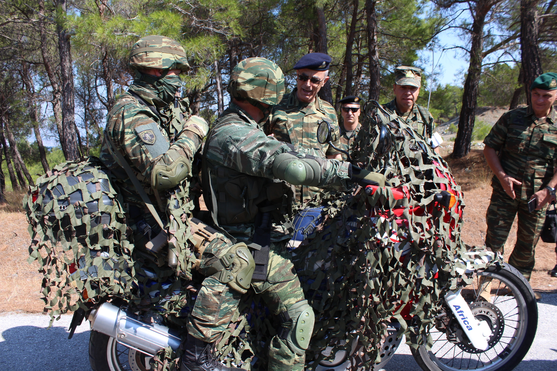 Επιθεώρηση του Αρχηγού του ΓΕΣ Αντιστράτηγου Καμπά σε μονάδες Εθνοφυλάκων στο Αιγαίο [pics]