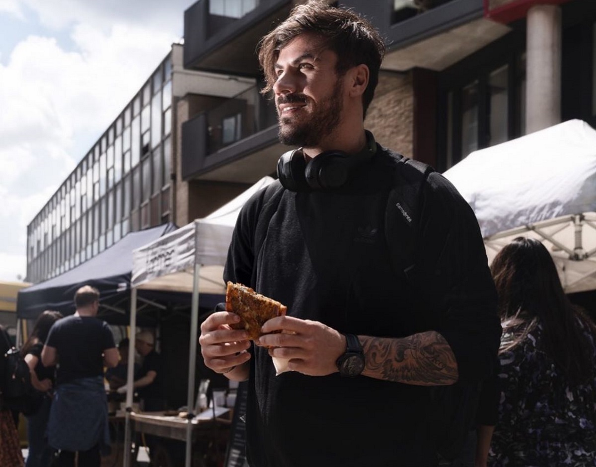 Άκης Πετρετζίκης: Η καριέρα του… εκτοξεύεται στο εξωτερικό!