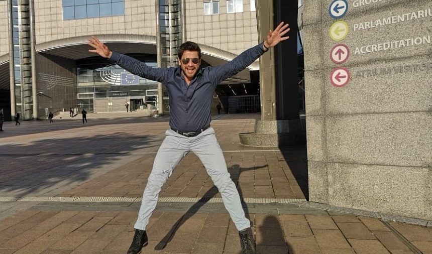 Ο Αλέξης Γεωργούλης κληρώνει ταξίδι στις Βρυξέλλες… για όποιον ενδιαφέρεται!