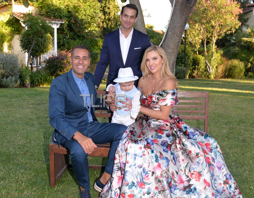 Η Χριστίνα Αλούπη βάφτισε τον οκτώ μηνών γιο της!