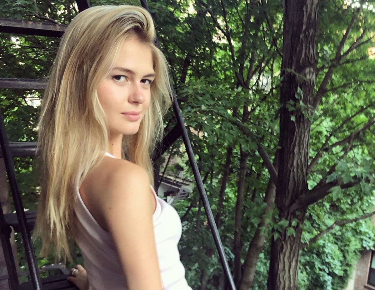 Αμαλία Κωστοπούλου: Κυριακάτικη βόλτα στην εξοχή μαζί με φίλους – Φωτογραφίες