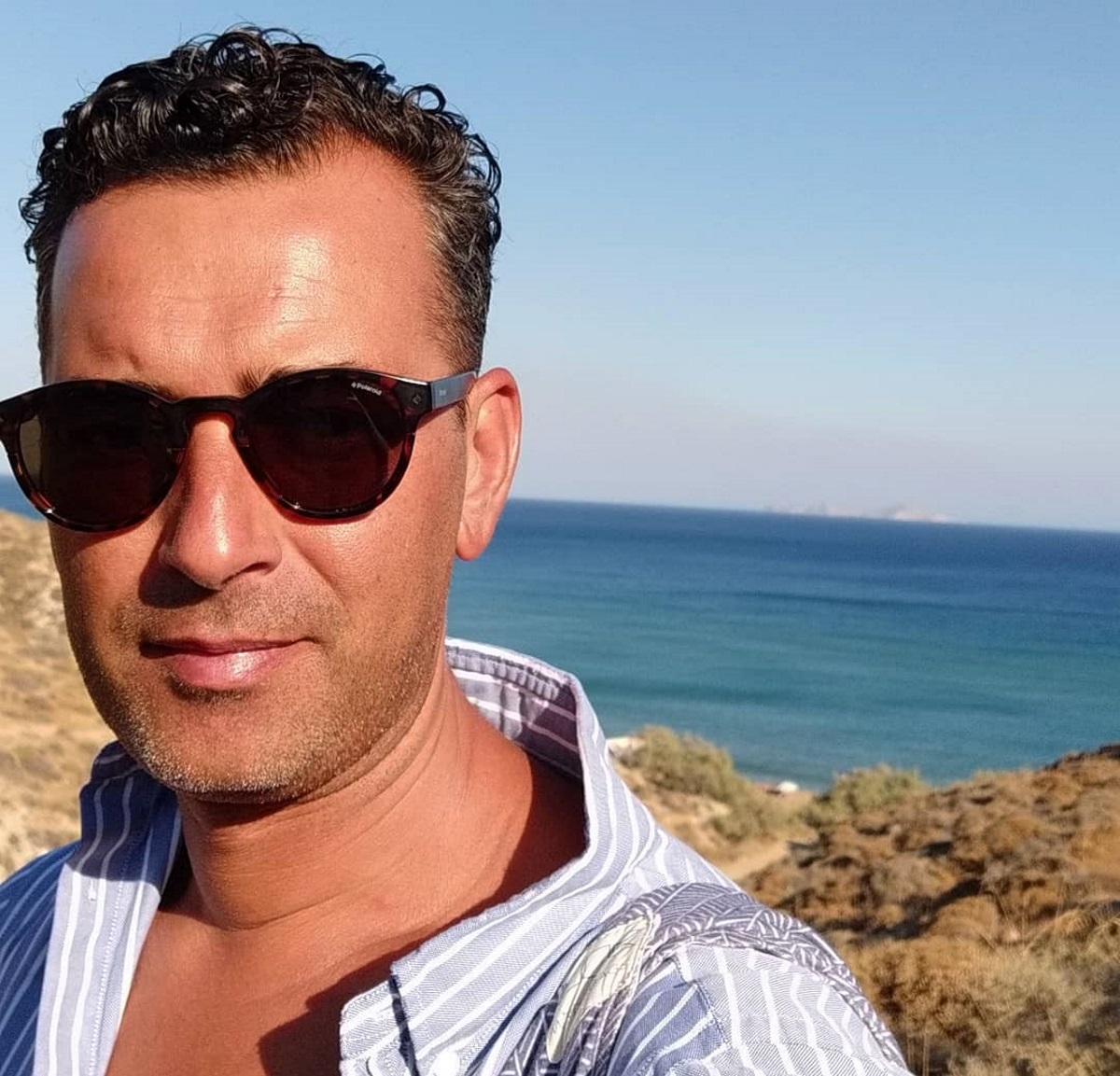 Ο Άγγελος Μπράτης άφησε το GNTM και επέστρεψε στο Λονδίνο!