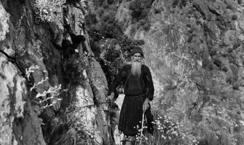 Η συγκλονιστική μαρτυρία του ανθρώπου που φιλοξένησαν οι γυμνοί μοναχοί του Αγίου Όρους!