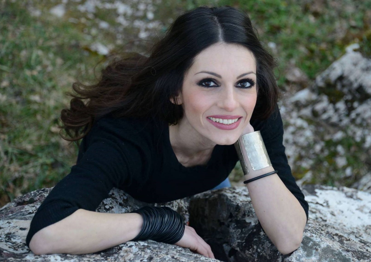 Η Άσπα Τσίνα θα παίξει σε τηλεοπτική σειρά – Η πρώτη φωτογραφία από τα γυρίσματα