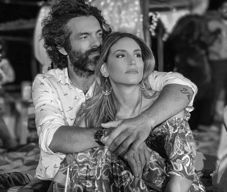 Αθηνά Οικονομάκου: Είναι τρελά ερωτευμένη με τον σύζυγό της!