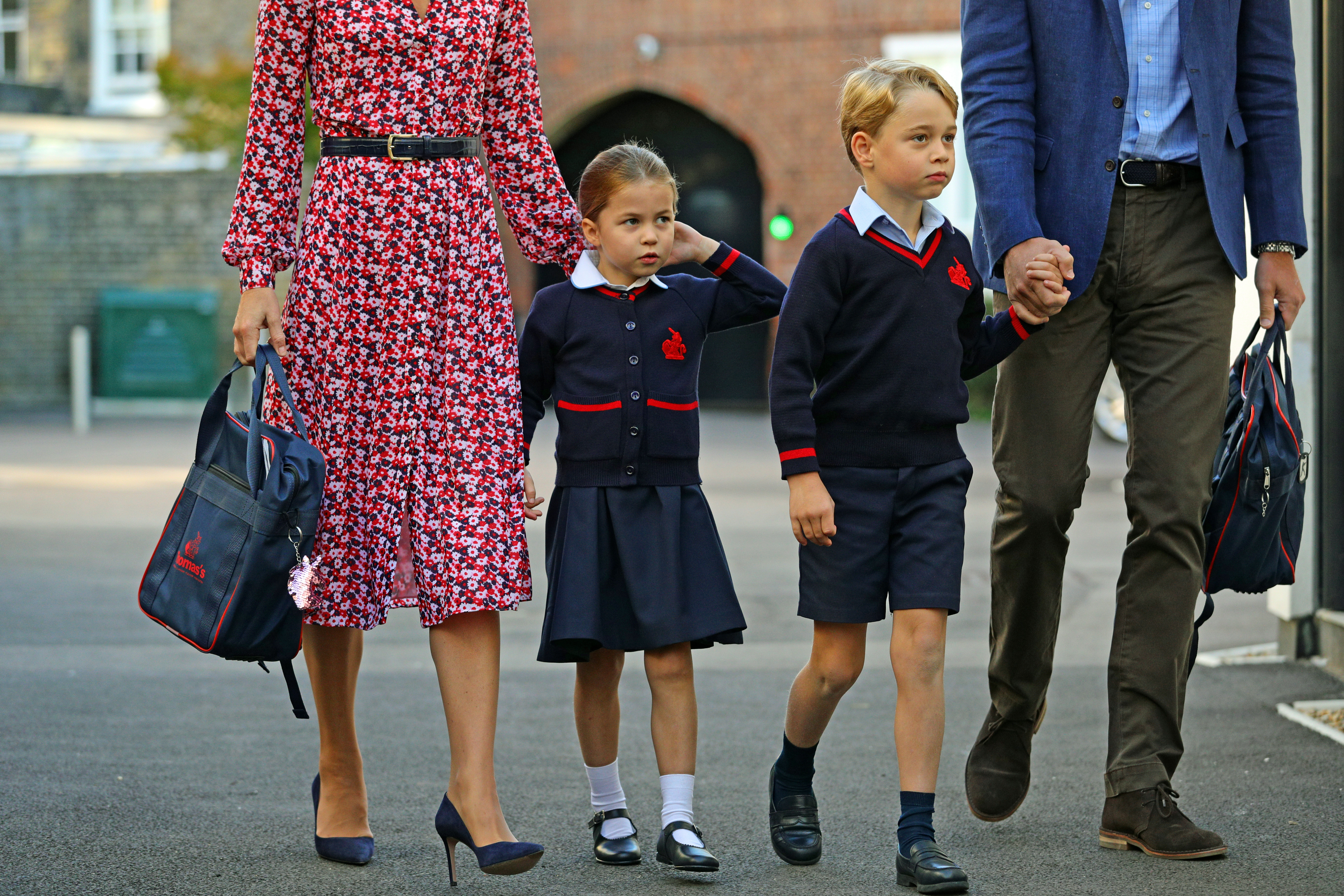 Πρωτάκι η Πριγκίπισσα Σάρλοτ έκανε τα δικά της στην πρώτη μέρα στο σχολείο! [pics]