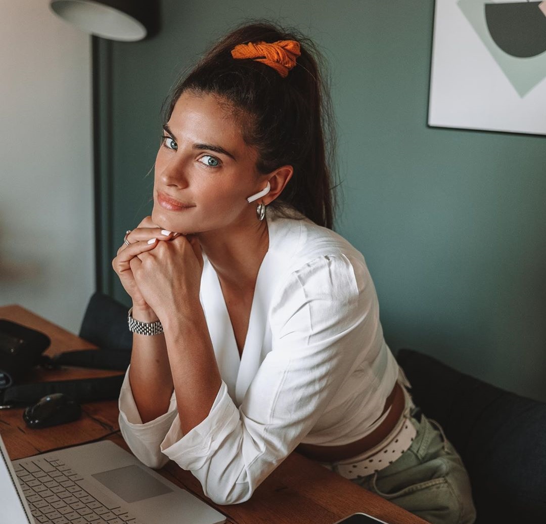 Χριστίνα Μπόμπα: Αυτό είναι το minimal καθιστικό του νέου σπιτιού της!