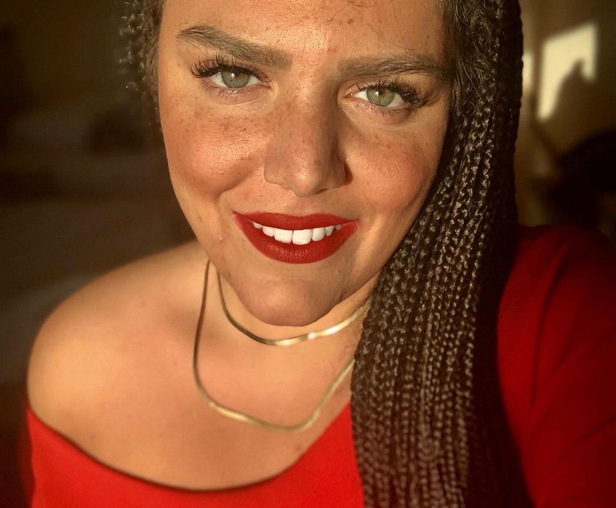 Η Δανάη Μπάρκα έβγαλε τα κοτσιδάκια της!