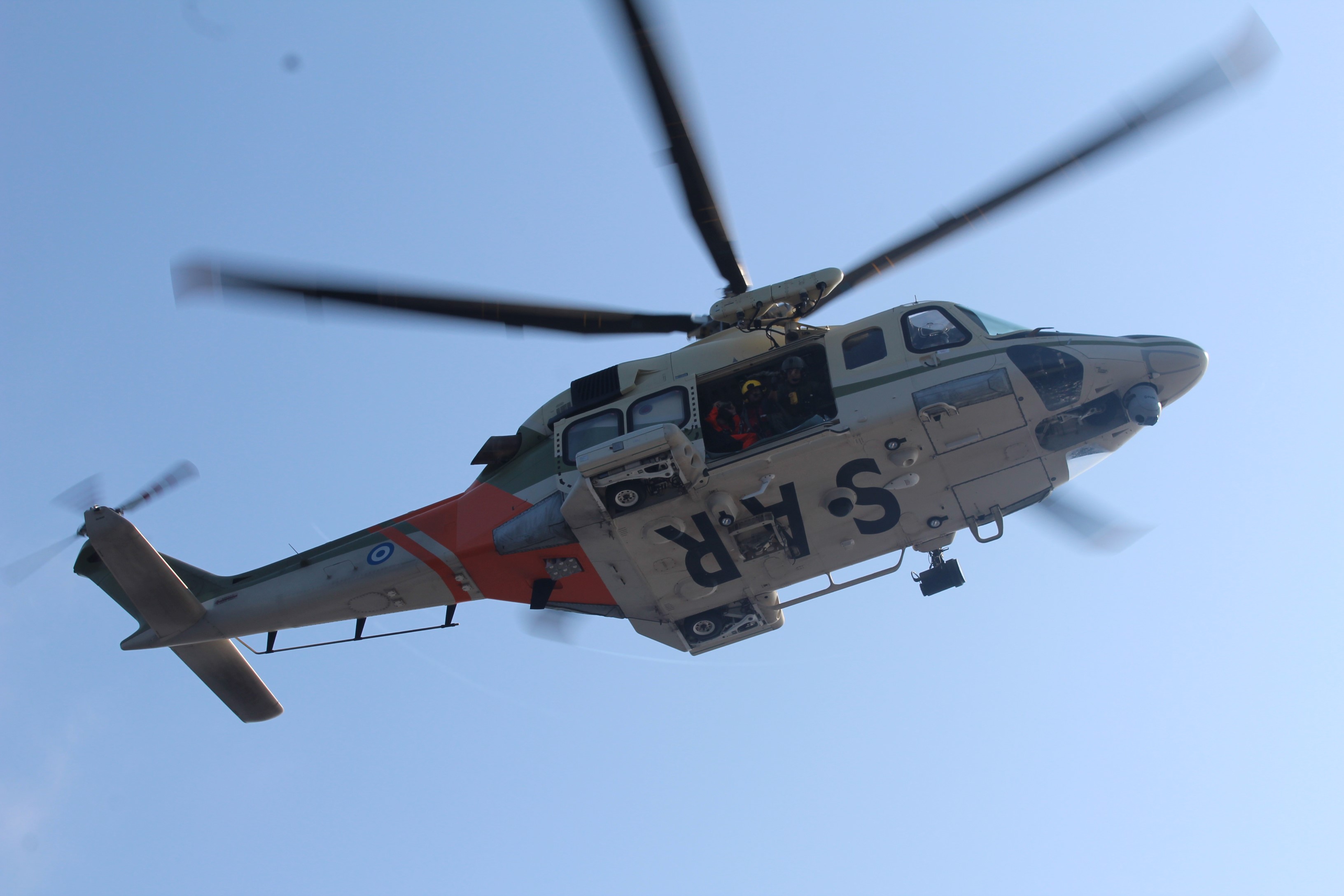 Όλυμπος: Ελικόπτερο Super Puma παρέλαβε τον τραυματισμένο ορειβάτη – Μάχη με τον χρόνο για τον ανήλικο!