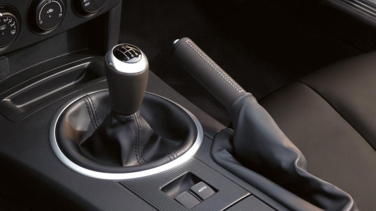 Είδος προς εξαφάνιση το μηχανικό χειρόφρενο στα σύγχρονα αυτοκίνητα