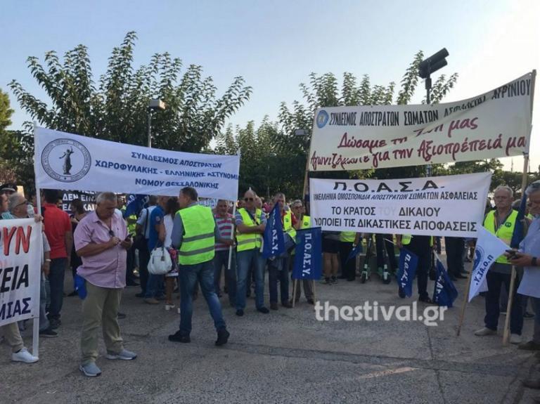Θεσσαλονίκη: Διαμαρτυρία από ένστολους στο Λευκό Πύργο