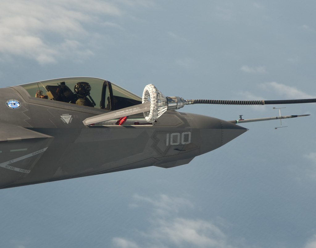 Μαχητικό F-35 ανεφοδιάζεται… στα σύννεφα – Δείτε τα εντυπωσιακά πλάνα [vid]