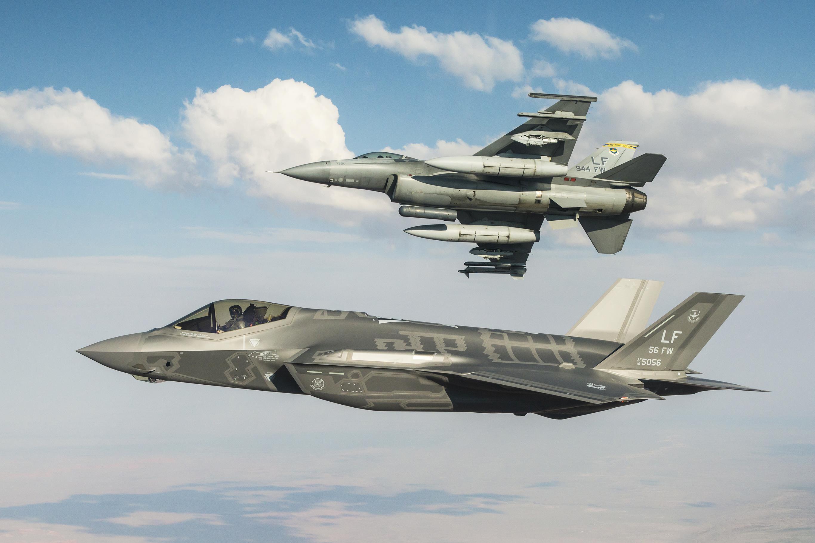 F-35 vs F-16 – Τα stealth μαχητικά εκτοπίζουν τους προκατόχους τους από την Νότια Κορέα