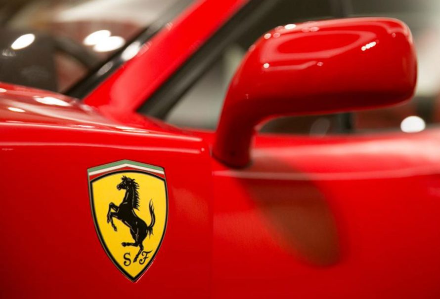 Η Ferrari αποκαλύπτει περισσότερες πληροφορίες για το πρώτο της SUV